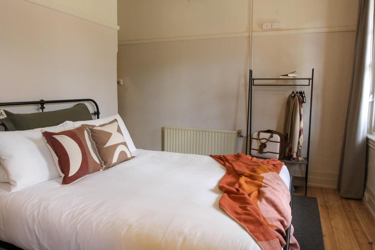 Alpine Hotel, Eat Drink Sleep واربورتون المظهر الخارجي الصورة