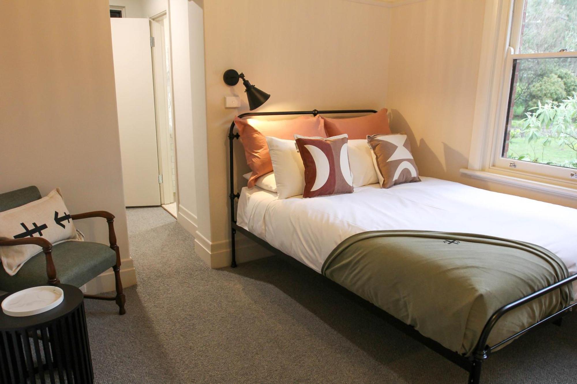 Alpine Hotel, Eat Drink Sleep واربورتون المظهر الخارجي الصورة