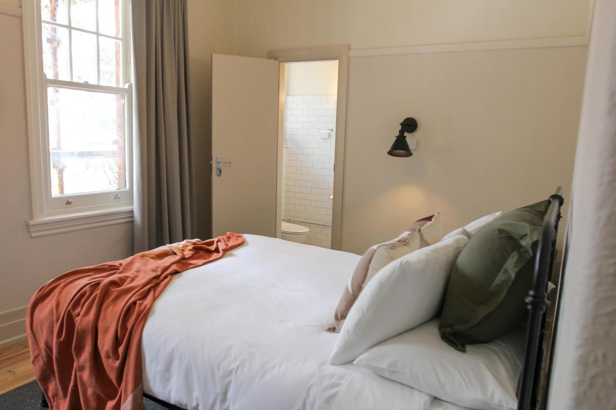 Alpine Hotel, Eat Drink Sleep واربورتون المظهر الخارجي الصورة