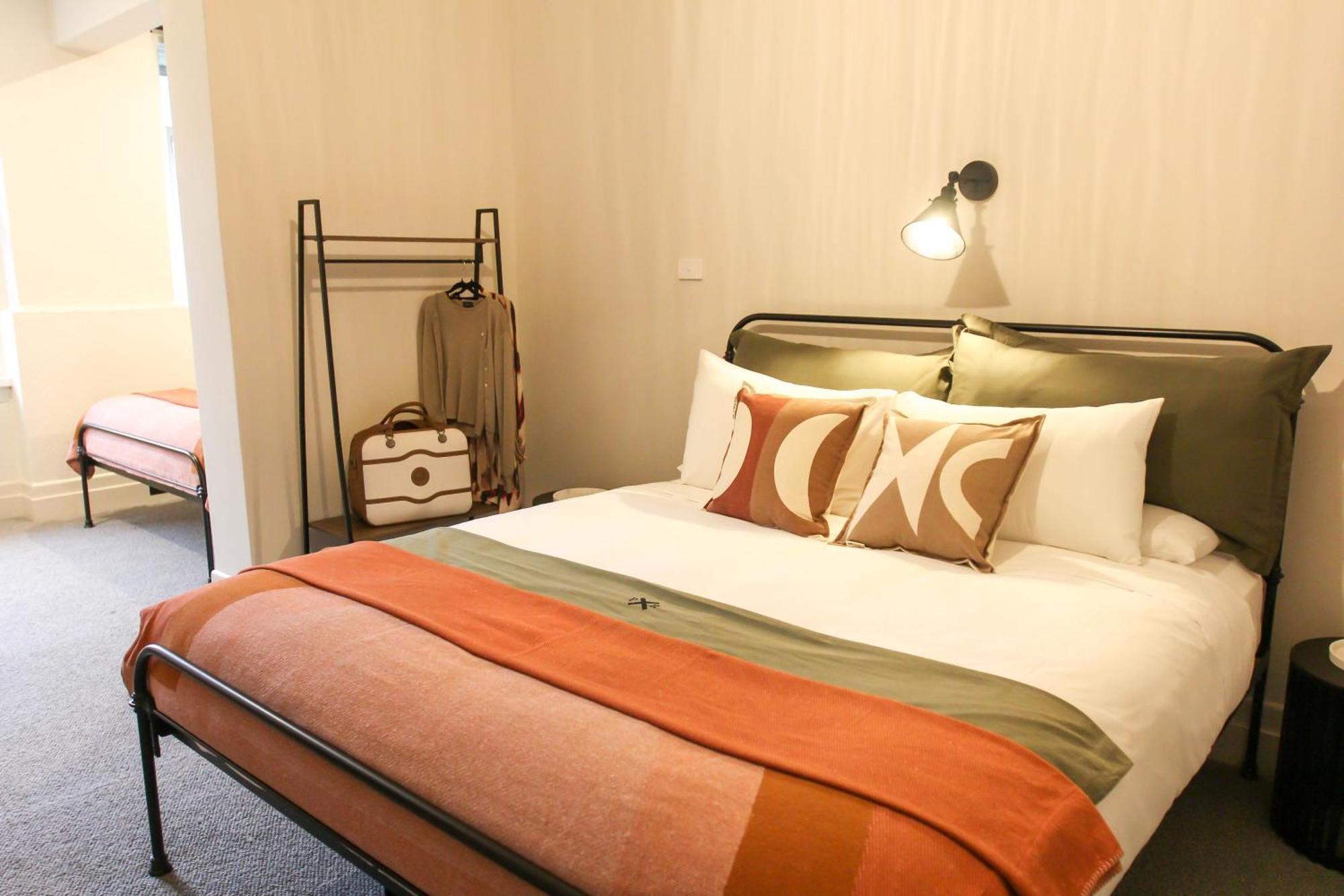 Alpine Hotel, Eat Drink Sleep واربورتون المظهر الخارجي الصورة