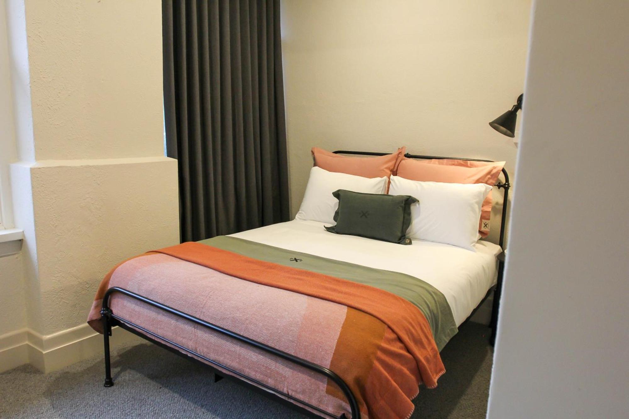Alpine Hotel, Eat Drink Sleep واربورتون المظهر الخارجي الصورة